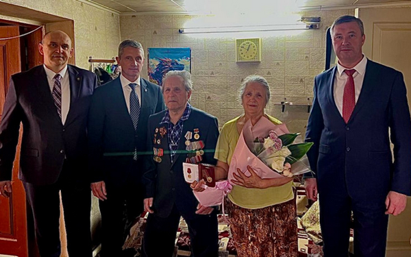 Ветерану Константину Купрейченко из брянских Клинцов вручили памятную медаль к 80 — летию Великой Победы