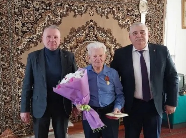 Ветерану брянской Красногорщины вручили юбилейную медаль