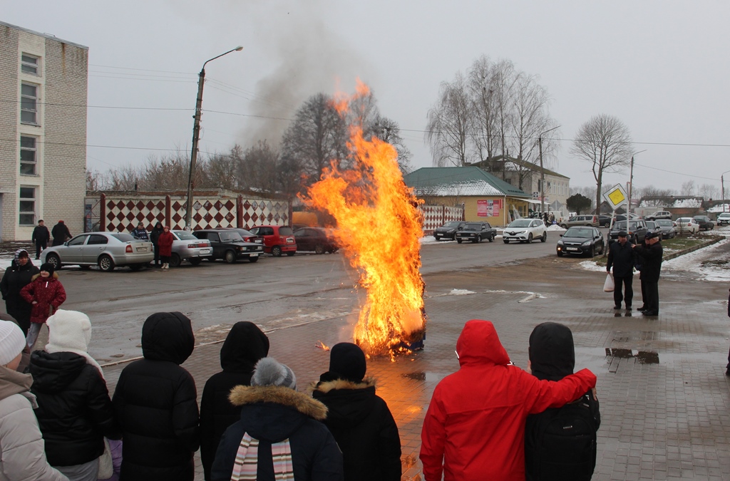 В брянской Красной Горе отметили Масленицу и проводили зиму