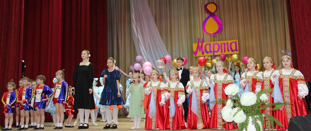 Праздничный концерт, который прошёл в брянской Красной Горе, посвящался женщинам