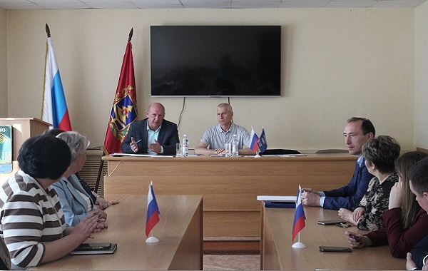 Жуковский округ Брянщины с рабочим визитом посетил депутат Госдумы ФС РФ Олег Матыцин