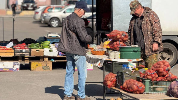 В Брянске 19 апреля сельхозпроизводители региона представили свою продукцию на ярмарке выходного дня