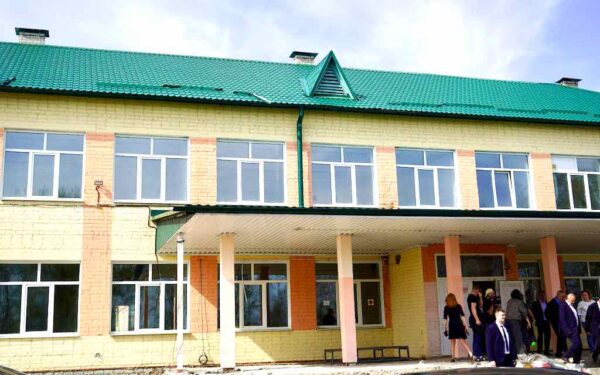 Глава Брянщины Александр Богомаз оценил ход капремонта Злынковской школы №2