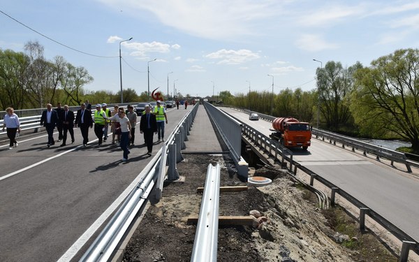 По новому мосту через реку Судость в брянском Почепе открыто движение