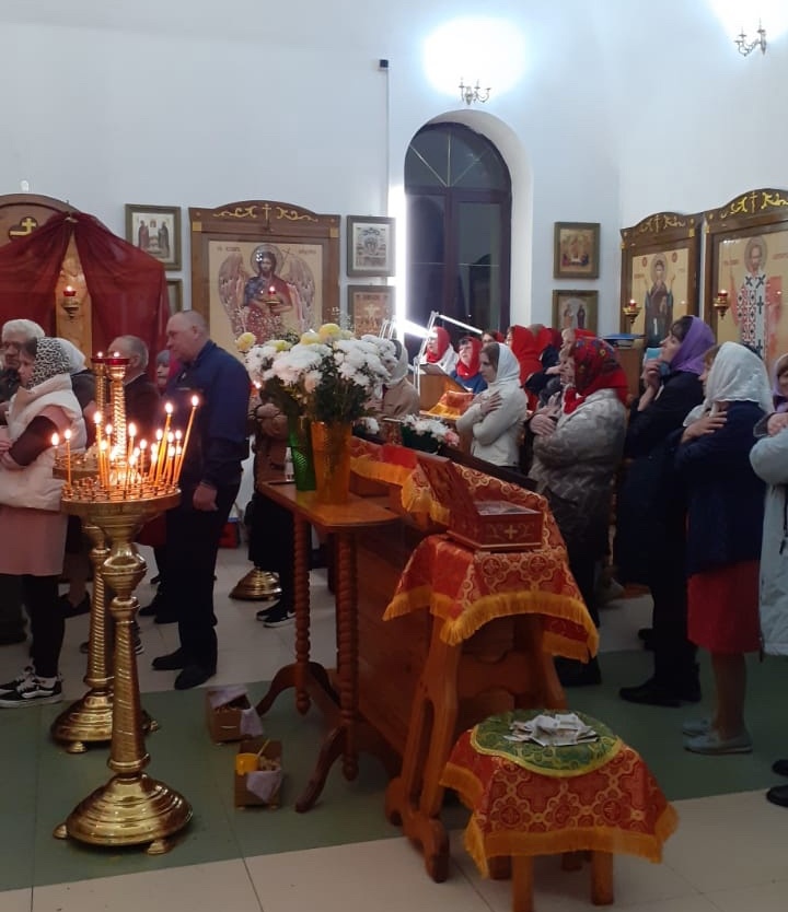 В храмах брянской Красногорщины прошли пасхальные богослужения