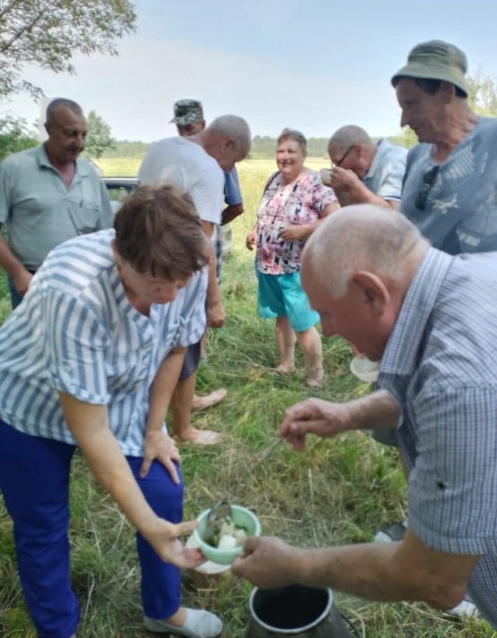 Уроженцы красногорского села Заборье считают земляков родными