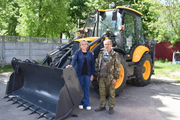 У коммунальщиков брянской Клетни появился современный экскаватор-погрузчик