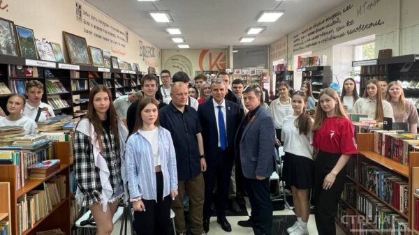 В «Брянсккниге» состоялась встреча с военным блогером Романом Донецким
