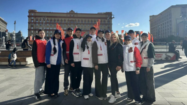 Активисты «Движения Первых» из брянского региона стали участниками главного парада страны