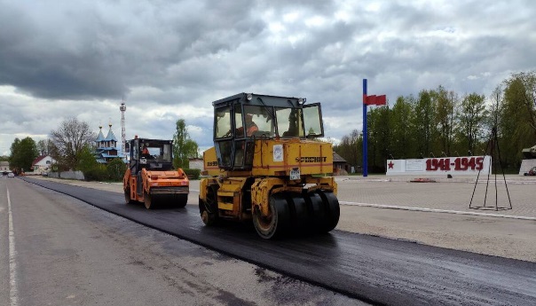 В Клетне брянского региона идет ремонт участка автодороги