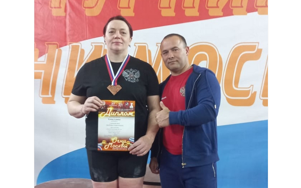 Брянская спортсменка Елена Алиева завоевала бронзовую медаль на всероссийских соревнованиях по пауэрлифтингу