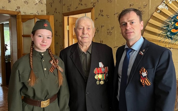 В Фокинском районе Брянска с 80-летием Великой Победы ветеранов поздравляли на дому