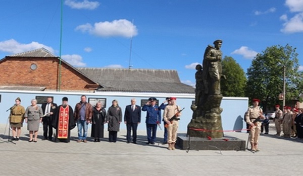 В брянской Злынке открыли памятник героям партизанам- подпольщикам