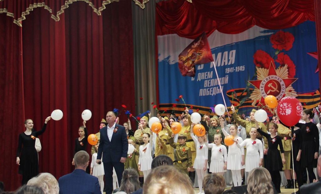 В брянской Красной Горе прошёл праздничный концерт, посвящённый 9 Мая