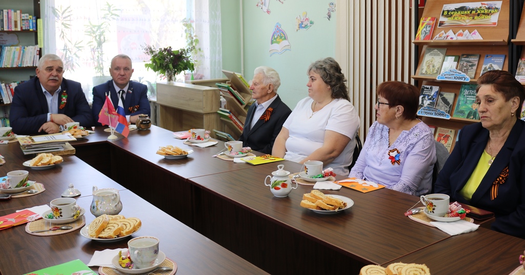 В брянской Красной Горе состоялась встреча руководства района с ветеранами и матерями участников СВО