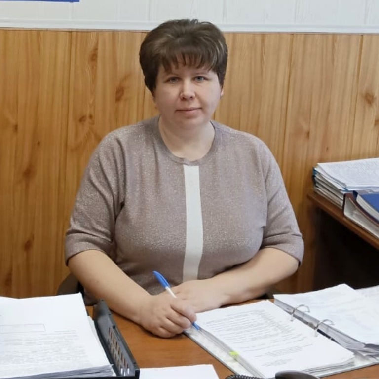 Валентина Леонидовна Пархацкая, начальник экономического отдела администрации Красногорского района Брянщины, считает, что наше общество всеми силами должно вносить свой вклад в победу