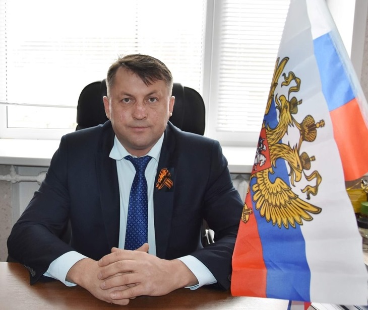 Александр Дмитриевич Рощин, заместитель главы администрации Красногорского района Брянщины, считает, что священность 9 Мая объясняется не только масштабом победы, но и той ценой, которую пришлось заплатить за неё в Великой Отечественной войне