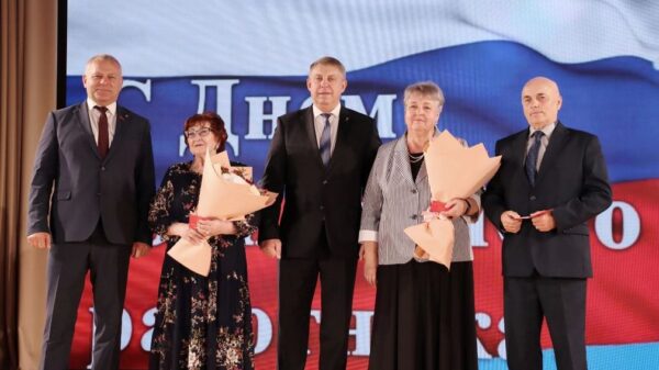 Труд сотрудников и руководства Социального приюта для детей Брянского района отмечен наградами
