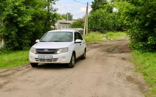 В брянских Комаричах начнется капремонт автодороги по ул. Колхозной
