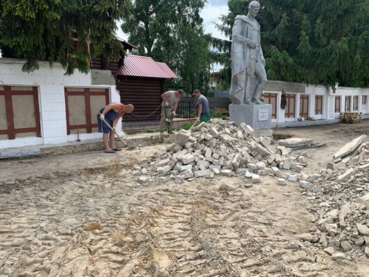 В Стародубе брянского региона начался капремонт Стены Памяти