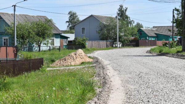 В Клетне брянского региона  ремонтируют дорогу по улице Гоголя