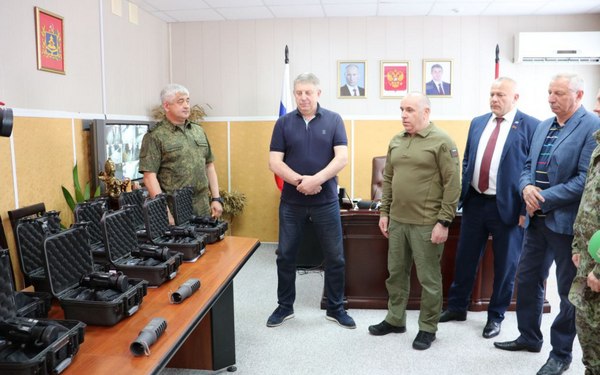 Глава Брянщины Александр Богомаз передал сотрудникам Пограничного управления ФСБ партию нового оборудования