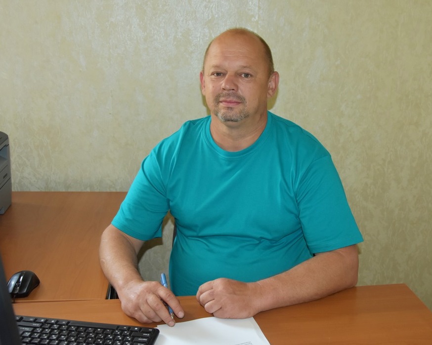 Владимир Александрович Дробков, директор МУП «Красногорский коммунальник» Красногорского района Брянщины, депутат районного Совета народных депутатов, считает, что военнослужащий по контракту – это профессиональный защитник Родины