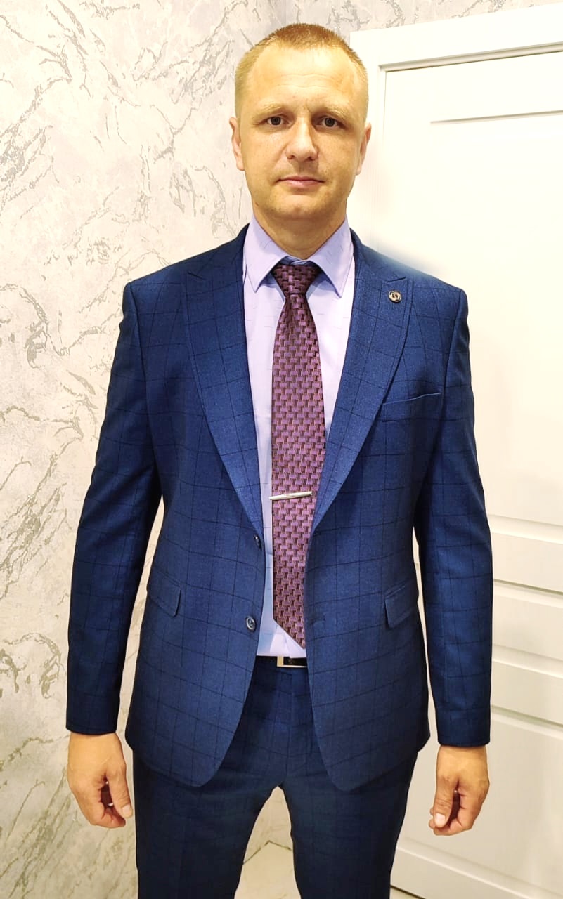 Роман Петрович Ефименко, индивидуальный предприниматель глава крестьянского (фермерского) хозяйства, депутат Красногорского районного Совета народных депутатов, считает, что военная служба по контракту – это выбор храбрых, мужественных и отважных мужчин