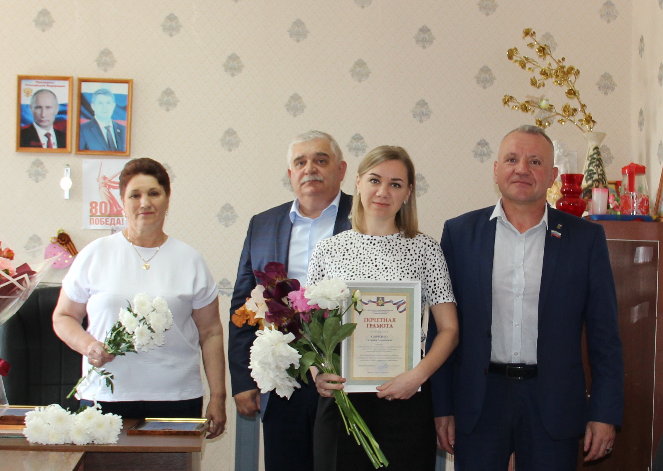 В брянской Красной Горе поздравили соцработников