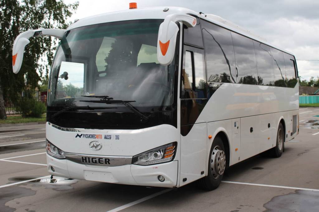 В брянской Суземке для спортшколы приобрели новый автобус