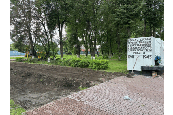 В сквере Металлургов в Брянске начался 2-й этап благоустройства