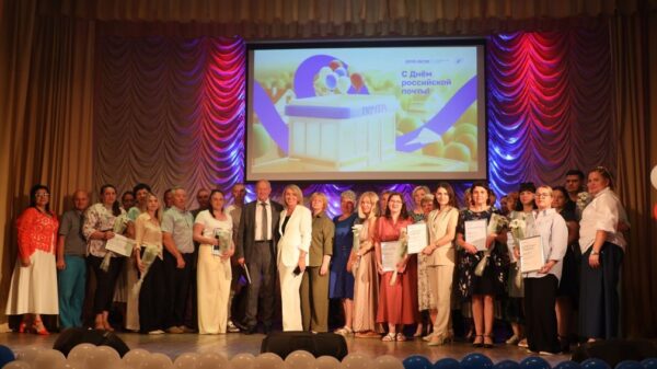 В Брянске в торжественной обстановке наградили лучших почтовых сотрудников 