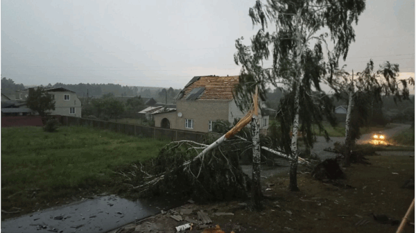 На юго-запад брянского региона обрушился мощный ураган