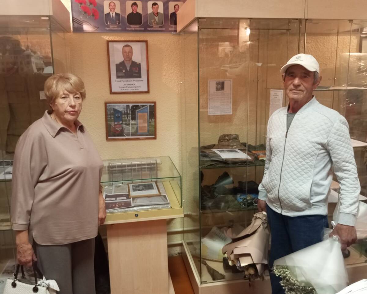 Мать Героя РФ передала личные вещи сына в музей Брасовского района