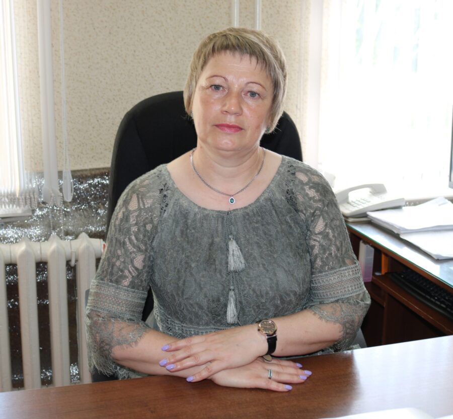 Клавдия Петровна Гончарова, заместитель начальника отдела социальной защиты населения Красногорского района Брянщины, считает, что сплочённый российский народ справится со всеми трудностями