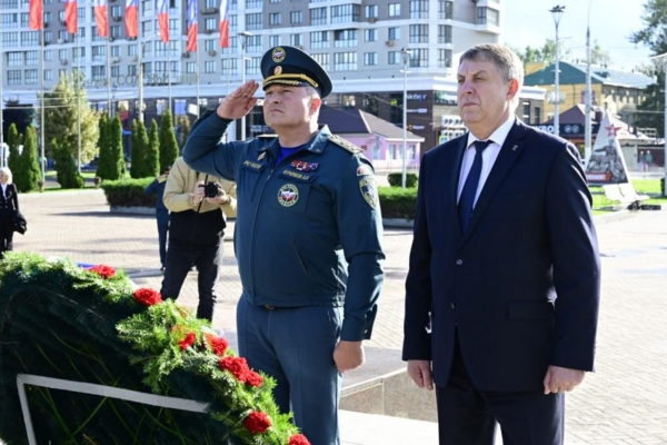 Глава МЧС РФ Куренков почтил память брянских Героев Великой Отечественной войны