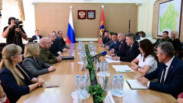 Губернатор брянского региона Александр Богомаз провел встречу с волонтерами и военными медиками