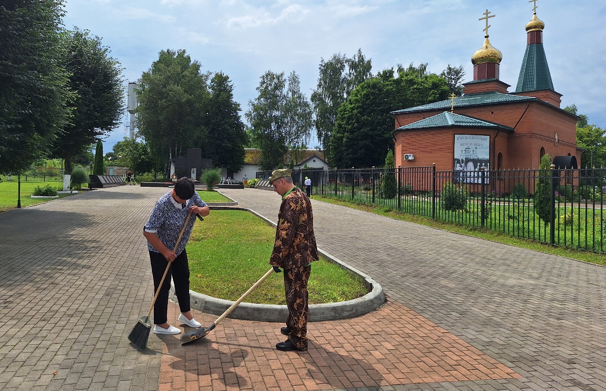 На улицах брянской Красной Горы наводится порядок