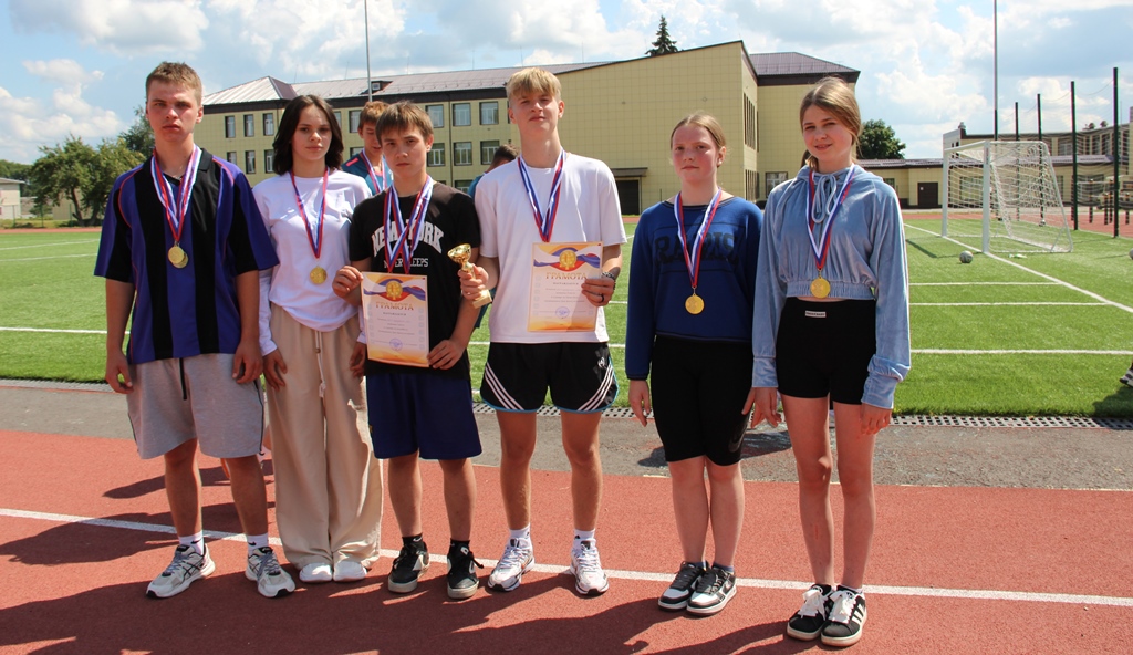 В День физкультурника в брянской Красной Горе прошли соревнования по волейболу