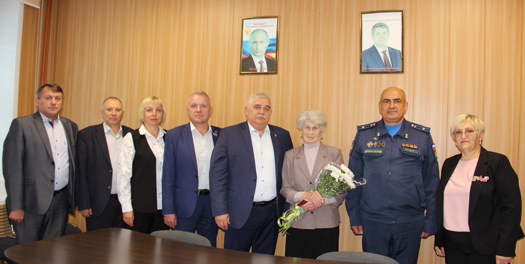 В Красногорском районе Брянщины матери Вячеслава Беженаря вручили орден Мужества её сына