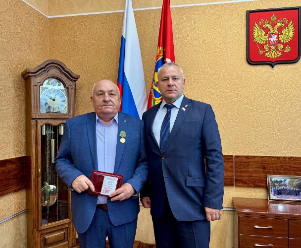 Председатель Брянской областной думы вручил юбилейные медали ветеранам боевых действий