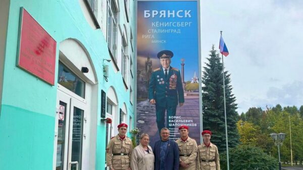 В брянской гимназии появился баннер с изображением ветерана войны