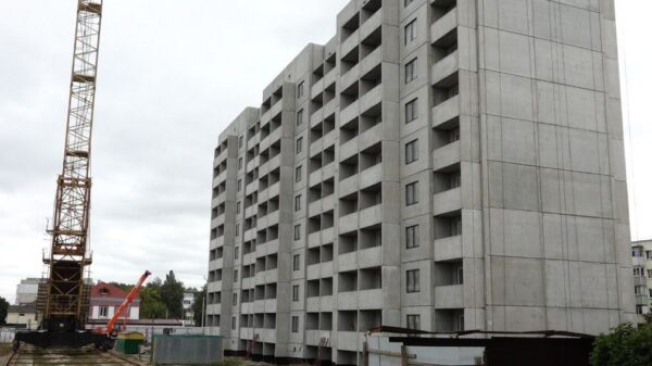 В Брянске завершается возведение дома с социальными квартирами