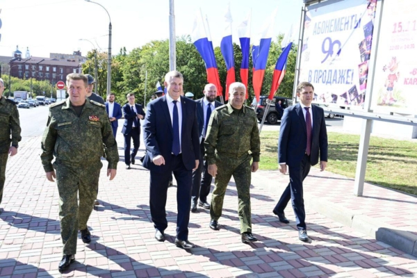 Губернатор Брянщины Александр Богомаз поздравил Александра Хинштейна с вступлением в должность главы Курской области