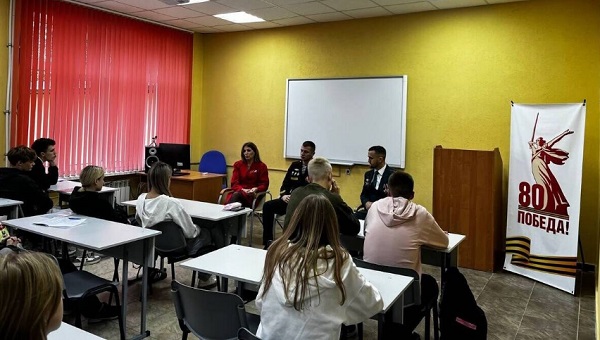 Участники проекта «Брянские герои» провели встречу со студентами БГУОР