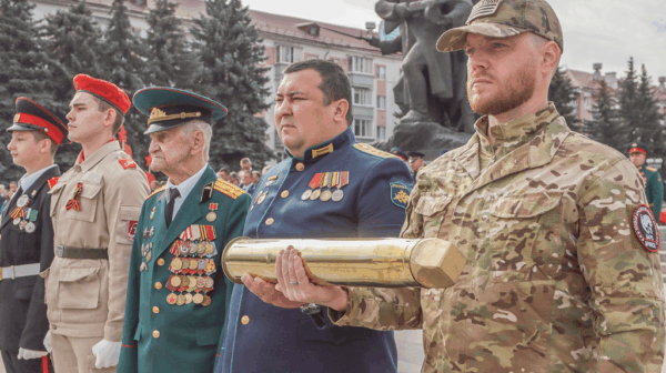 В Брянске состоялась передача защитникам Отечества стреляной гильзы с героической землей 