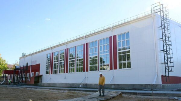 В Унече Брянской области продолжается возведение СОКа с бассейном