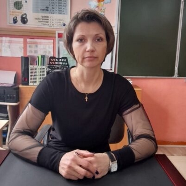 Галина Романовна Дударева, учитель начальных классов Красногорской СОШ №1 Брянщины, считает, что удары по мирным объектам России только укрепляют нашу страну в решимости сокрушить киевский режим