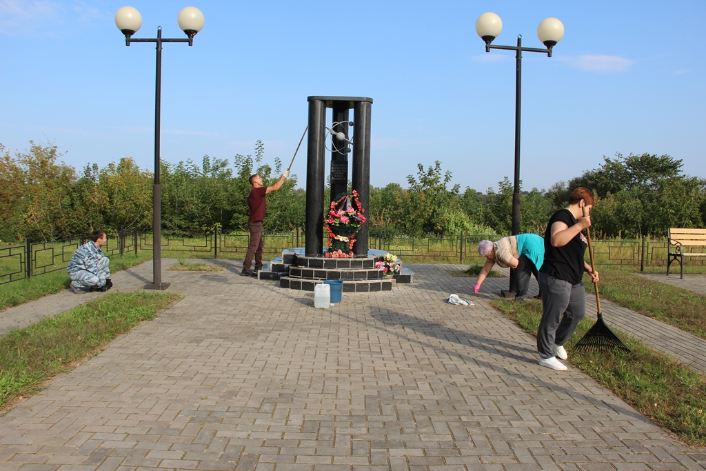 В ходе общеобластного субботника на брянской Красногорщине продолжились мероприятия по наведению чистоты и порядка