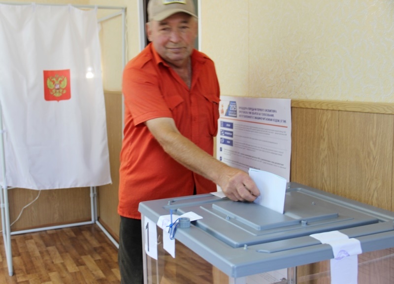 Житель брянской Красной Горы голосует за будущее родного края